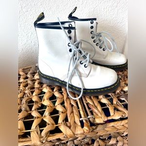 Dr. Martens Combat Boot White EUC Original